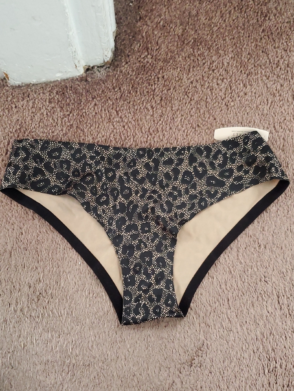 Victoria's Secret No-Show Low-Rise Cheeky Bikini Panty